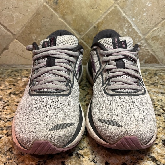 Women’s Brooks running shoes - Picture 5 of 8